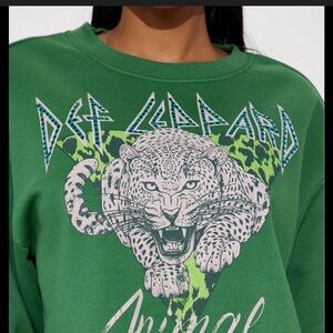 Def Leppard Graphic Crew Neck Sweater - Green large good condition
